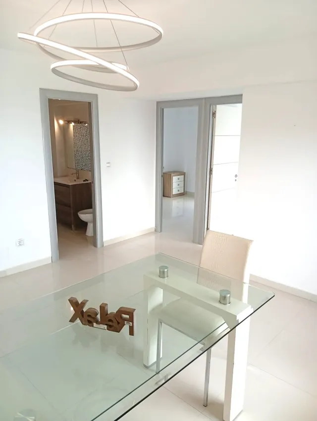 Amplio y luminoso piso de 3 dormitorio con impresionantes vistas al mar en la Carihuela, Torremolinos — 16