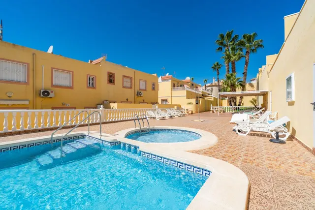 ADOSADO DE 2 DORMITORIOS 2 BAÑOS EN ORIHUELA COSTA (ALICANTE) — 10
