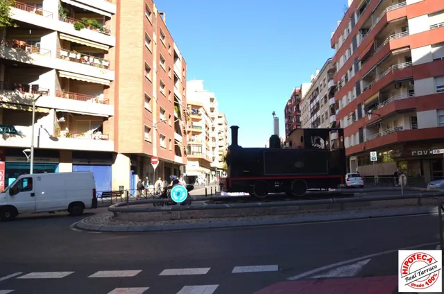 Gran oportunidad en C/ Escultor Rocamora — 27