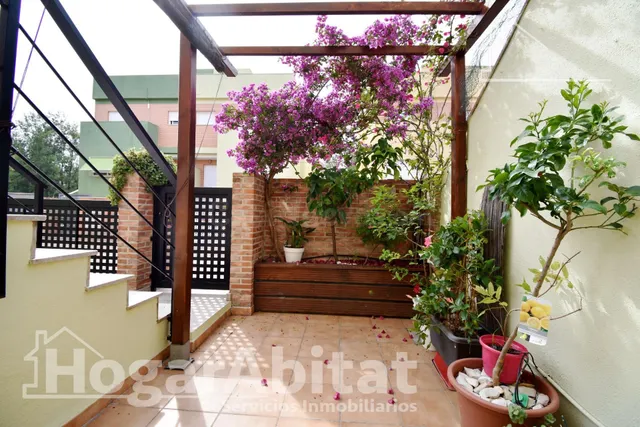 PRECIOSO ADOSADO EN URBANIZACIÓN CON PISCINA, GARAJE Y TERRAZA — 5