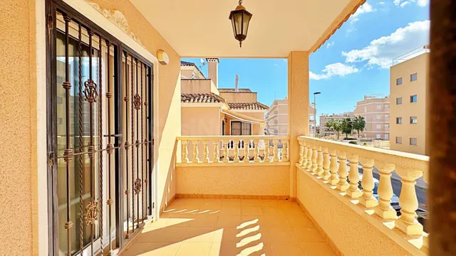 ADOSADO DE 3 DORMITORIO Y 2 BAÑOS EN ORIHUELA COSTA (ZONA LOS DOLSES) — 9