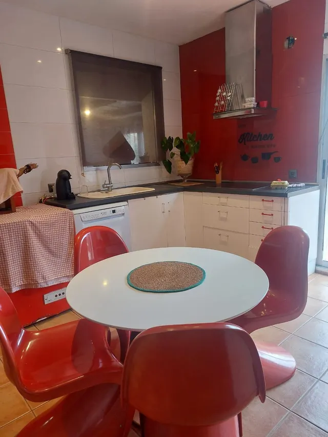 Chalet de 71 m2 con terraza y piscina a muy pocos metros de la playa — 32