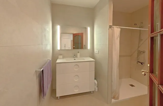 Casa con gran potencial y espacio independiente en albarrosa – Viladecans — 11