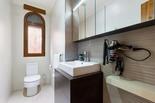Impresionante villa de 620 metros con piscina, sotano, bodega y GYM!!! — 28