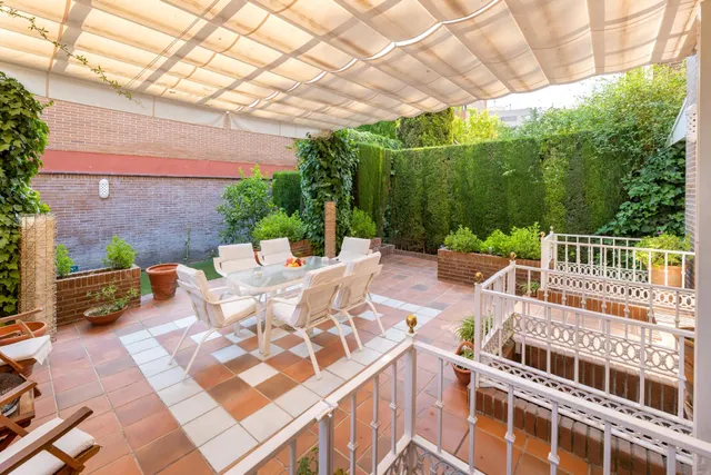 CHALET ADOSADO EN ZONA LA CALETA — 14