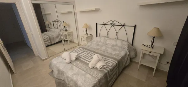 Piso amplio y luminoso de tres dormitorios  en primera línea de playa en Hacienda Beach II-III | CABANILLAS REAL ESTATE — 18