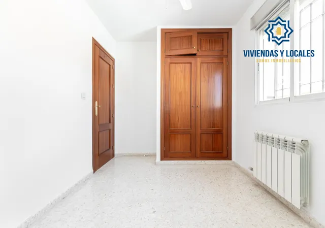 Vive en el corazón de Armilla: 4 dormitorios, patio, terraza y garaje — 12