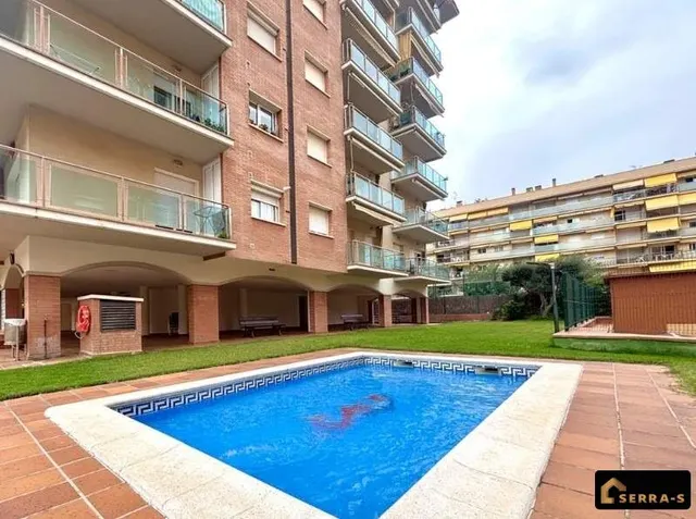 Apartamento con terraza, piscina y licencia turística a 300 metros de la playa en Santa Susanna — 23
