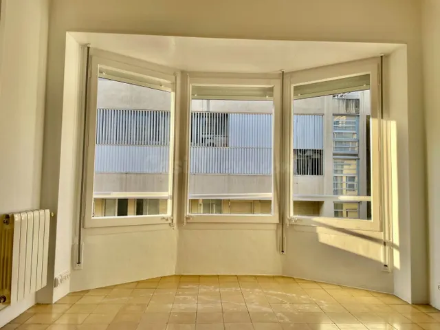 Piso alto de 3 hab. + Vestidor, baño y aseo - Junto Clinica  - foto 2