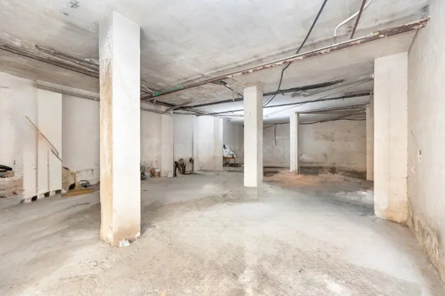 VENTA DE LOCAL DE 179 M2 EN GRANADA (ZONA SAN FRANCISCO) - foto 2