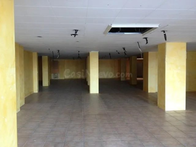 Amplio Local Comercial en venta o alquiler en Alzira - Zona  - foto 4