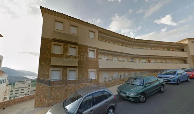 SE VENDE PISO OKUPADO EN Calle HIGUERA DE LA ENVIA Nº 82 Víc