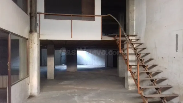 LOCAL COMERCIAL DE 430 M2 EN PONTEPEDRIÑA