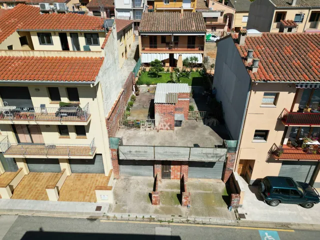 La Bisbal d’Empordà | Terreno urbano con proyecto residencia