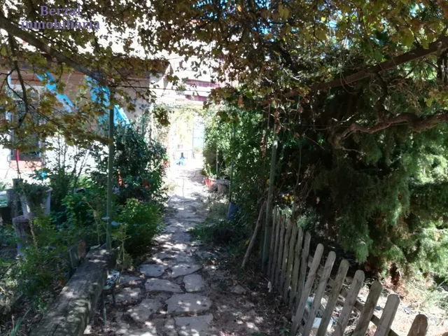 Casa magnifica, de dimensiones extraordinarias a veinte minutos andando del centro. — 36