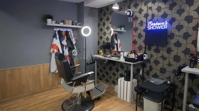SE VENDE local comercial Barbería / peluquería en venta con  - foto 4
