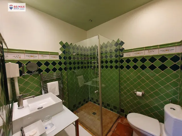 OPORTUNIDAD DE HOTEL EN UN ENTORNO DE ENSUEÑO — 26