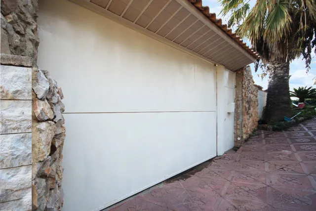 AMPLIO CHALET INDEPENDIENTE EN VENTA EN SIERRA PERENCHIZA — 50