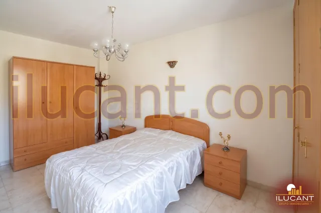 **oportunidad junto a plaza toros y plaza españa--3 dorm y 2 wc** — 5