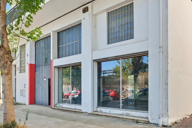 Girona, Domeny | Gran Oportunidad: Edificio de 702 m2 con Taller, Vivienda y Patio — 9