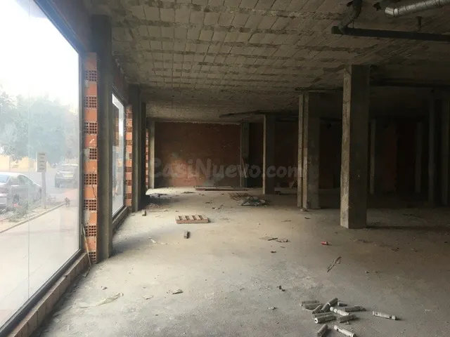 ENORME BAJO COMERCIAL EN LA AVENIDA EUROPA - foto 4