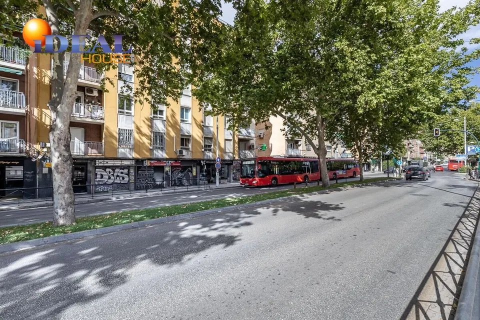 Local de 247 m2 en avenida de madrid – Granada capital
