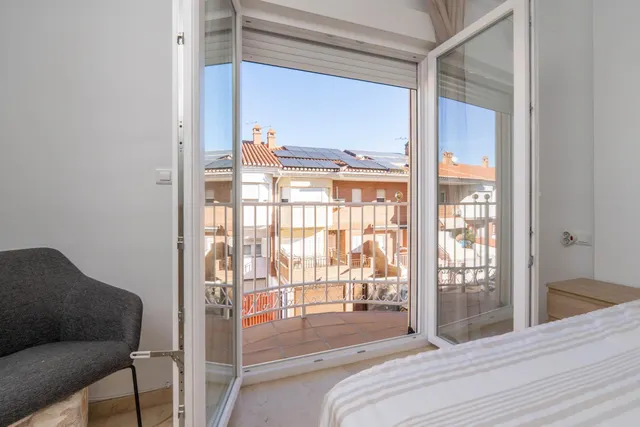 Espectacular chalet adosado en el Vial de Churriana de la Vega: eficiencia, confort y listo para entrar a vivir! — 32