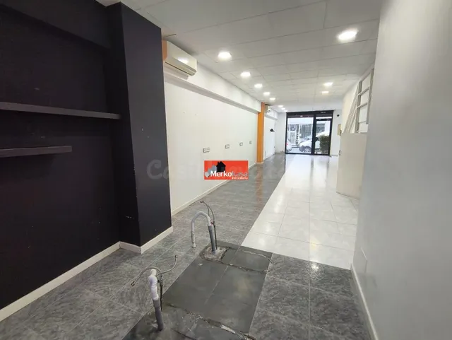 SE VENDE O SE ALQUILA LOCAL COMERCIAL CON ENTREPLANTA CERCA  - foto 3