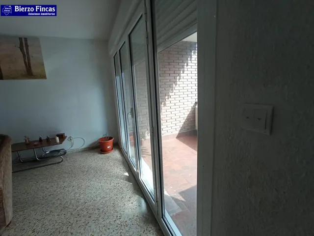SE VENDE AMPLIO PISO EN PONFERRADA — 28