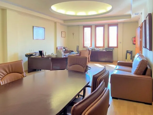 Exclusivo local de oficinas listo para entrar en Albolote — 6