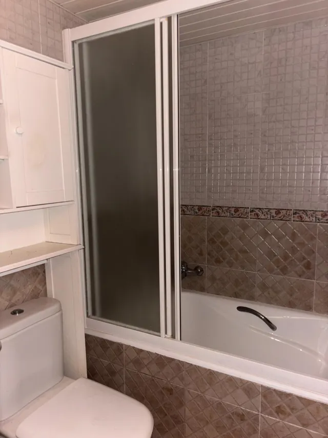 ** CHALET CON NAVE DE 200 M2 + TALLER DE 60 M2 + PISCINA EN PARCELA DE 4.000 M2**  **Una propiedad única en La Hoya (Elche) por 350.000 €**, ideal para quienes buscan espacio y privacidad — 27