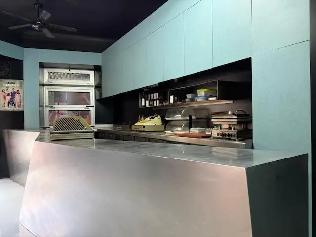 SE VENDE LOCAL TOTALMENTE INSTALADO PARA BAR — 15