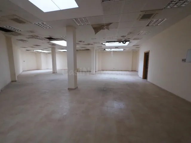 SE VENDE LOCAL COMERCIAL EN MANRESA, ZONA PASSEIG PERE III - foto 2