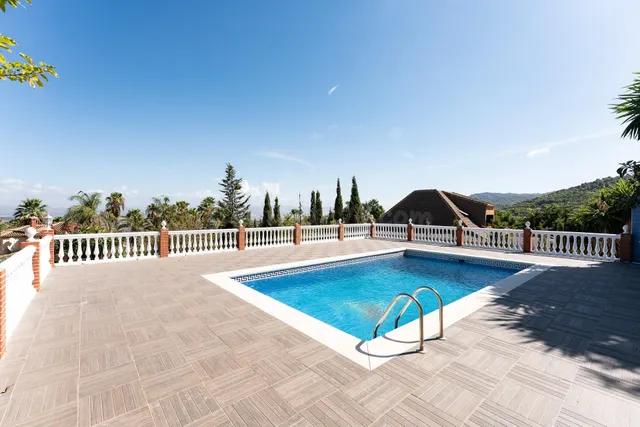CHALET INDEPENDIENTE DE UNA SOLA PLANTA CON PISCINA - foto 5