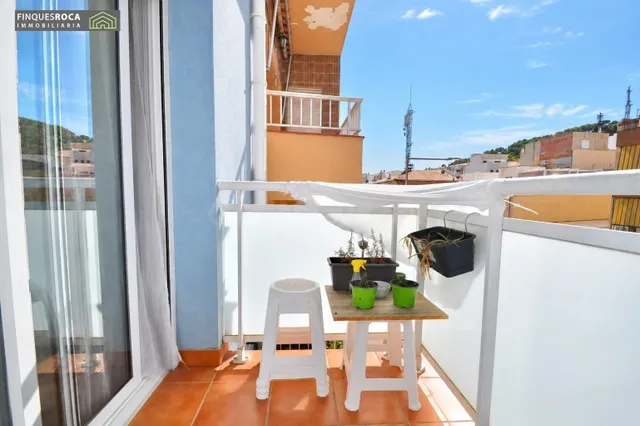 **AMPLIO PISO DE 3 habitaciones CON BALCÓN Y TERRAZA EN LA RÀPITA** — 2