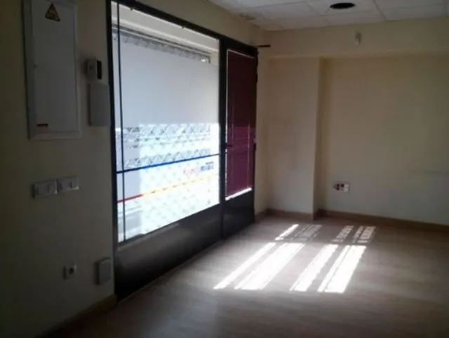 OFICINAS ACONDICIONADAS EN VENTA, ACTUALMENTE CON INQUILINO. — 4