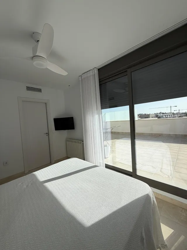 Exclusivo Ático con Vistas Panorámicas y Dos Terrazas — 24