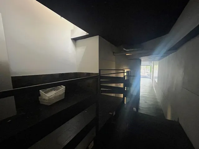LOCAL COMERCIAL EN VENTA, AVDA. REINA VICTORIA EUGENIA — 20