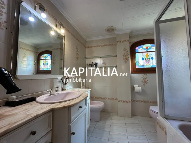 Casa en VENTA en Canals, zona Les Moles, con enorme jardín, grandes posibilidades, parking y 5 dormitorios — 28