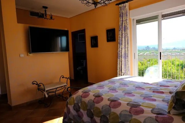 ¡¡ Estupendo chalet de 495 m2. construidos en una parcela de 1.000 m2. vallada, dentro del perímetro de una finca de 9.480 m2. !! — 42