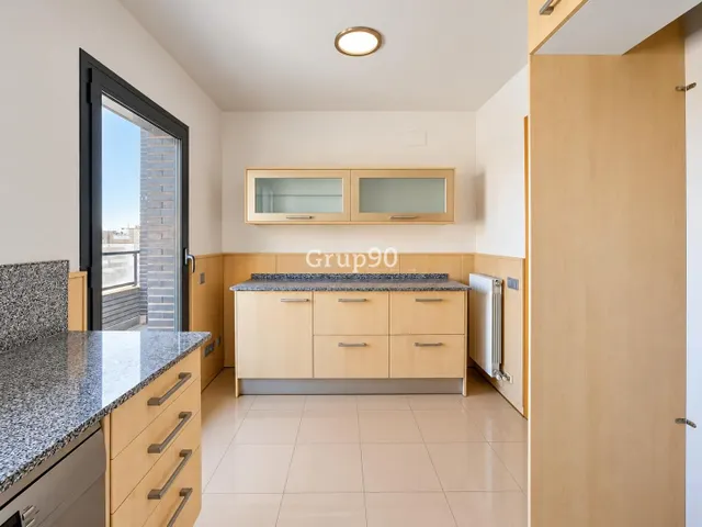 Exclusivo ático tríplex con gran terraza de 79 m2, 4 balcones y zona comunitaria con 2 piscinas y pista de pádel en cappont — 21