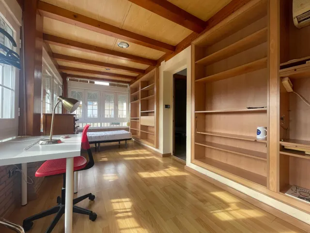 Amplia habitación  en Granada, Ideal para Estudiantes — 36
