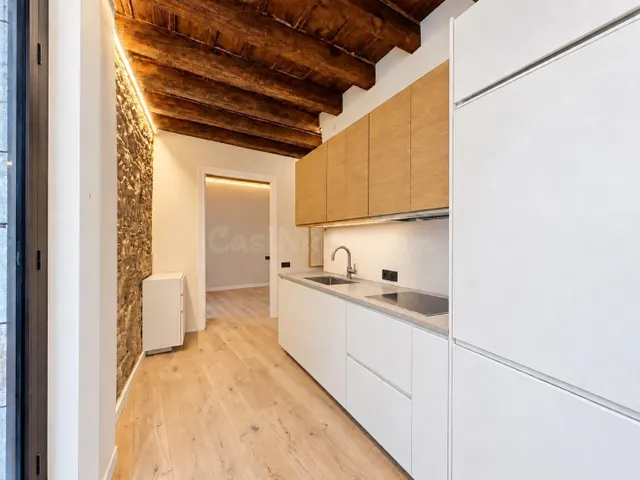 Elegante piso completamente reformado de 68 m2 en el corazón de Barcelona — 4