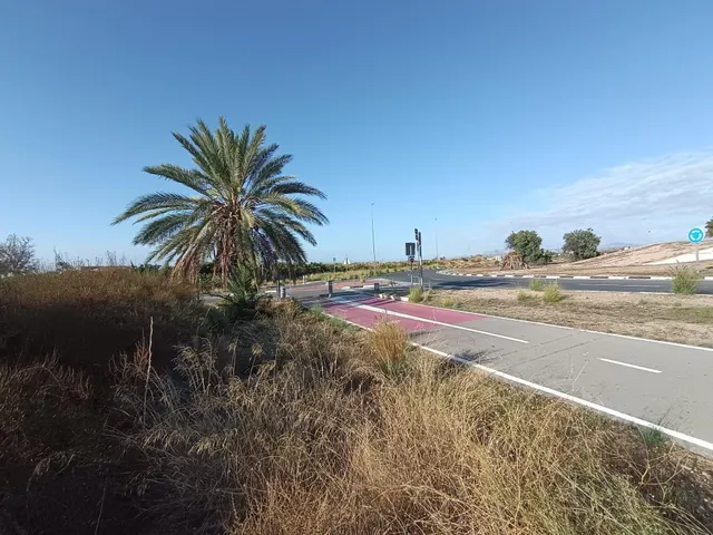 Parcela de 7.677 m2 fachada a carretera via parque Alicante - Elche — 8