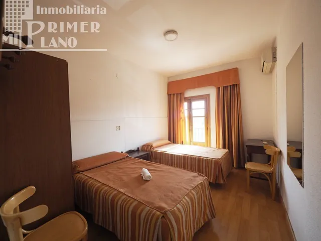 COMPLEJO HOSTELERO EN VENTA, EN LA SOLANA — 29