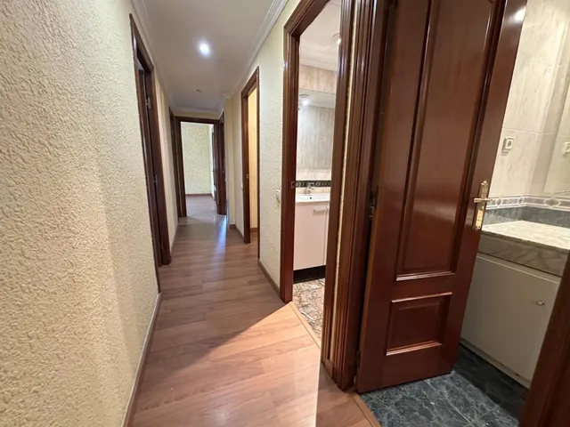 Amplio Piso en Venta 4h en Sant Boi de Llobregat - Zona Vinyets — 24