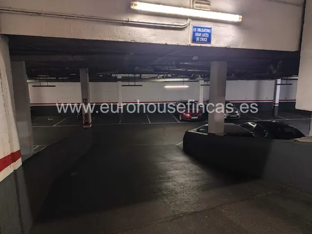 Plaza para furgoneta en la Calle Gavá en la Bordeta!! — 9
