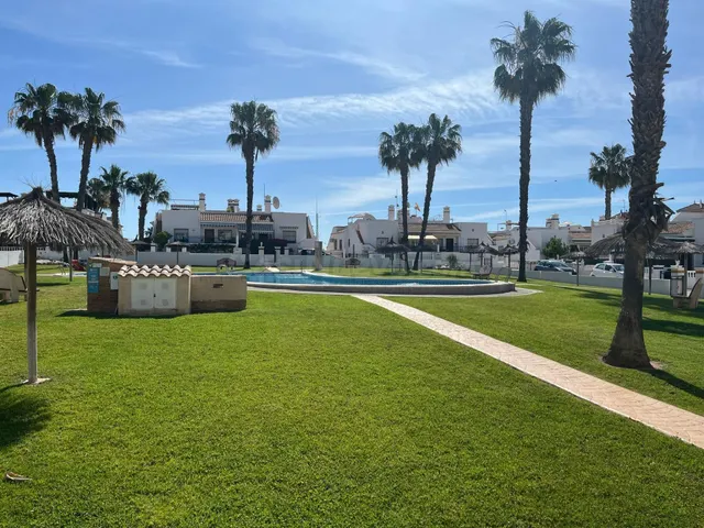 GRAN APARTAMENTO EN PLAYA FLAMENCA ORIHUELA: 2 HAB, 2 BAÑOS - foto 2