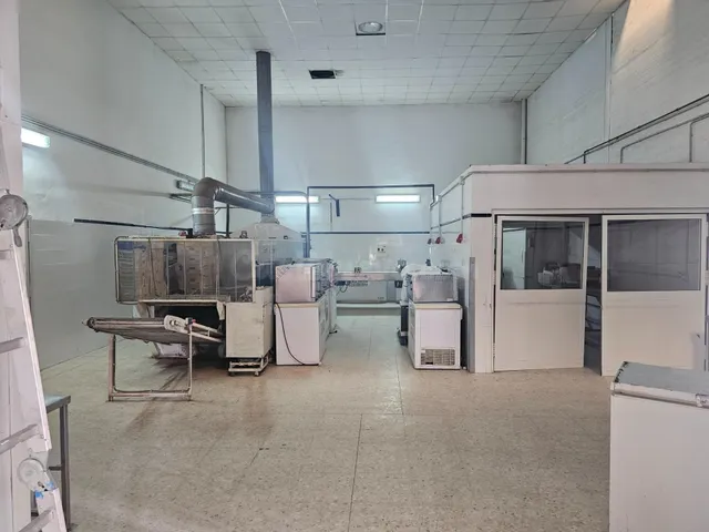 Amplia Nave Industrial en Marchena - Oportunidad Única - foto 4