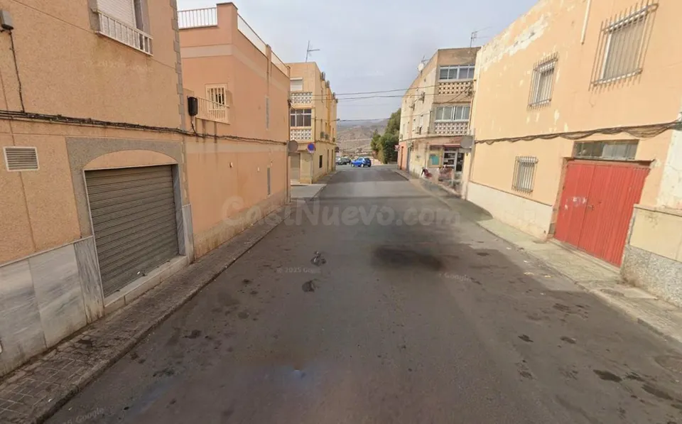 ADOSADO EN VENTA EN ALMERIA